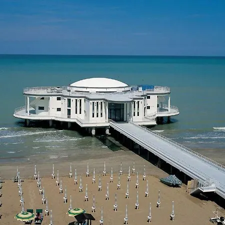 Fronte Piscina شقة *